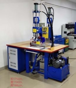 Máy đúc áo thun 5kw PVC bán tự động